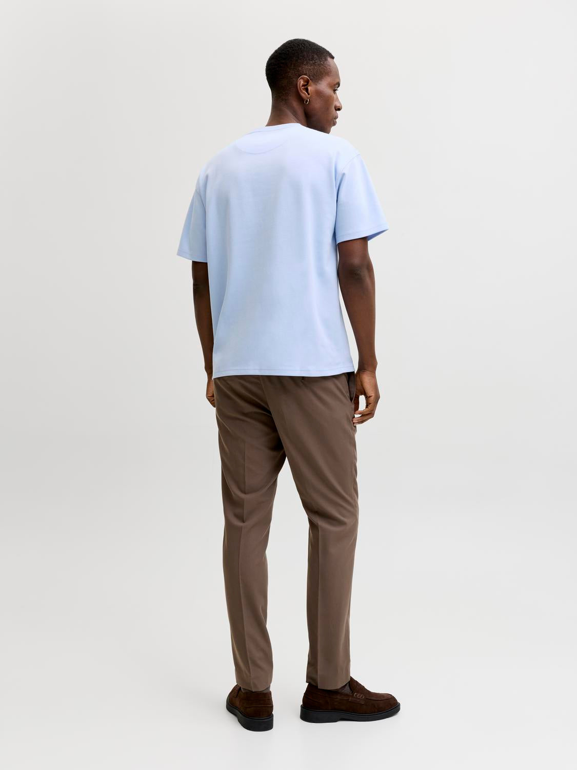 model_shot-back